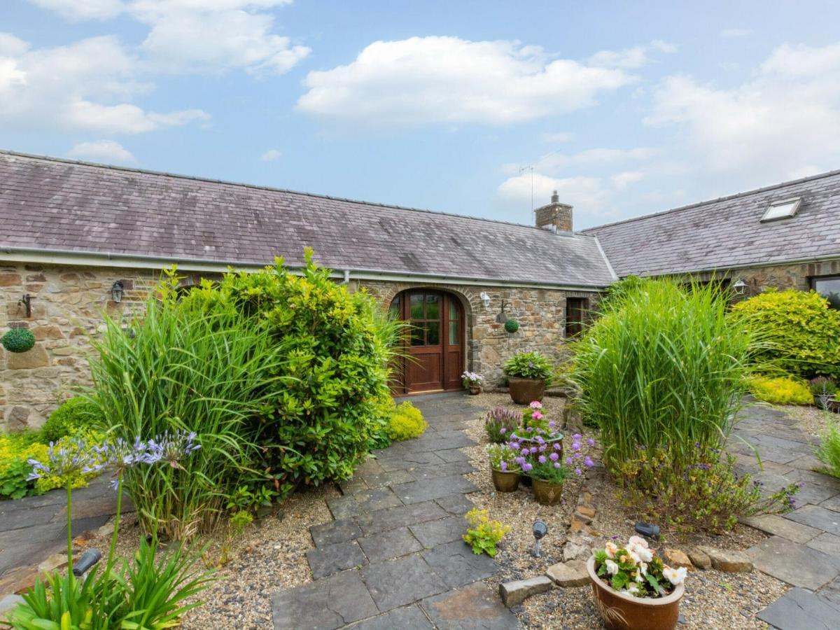Charming Holiday Home In Haverfordwest With Barbecue Exterior photo
